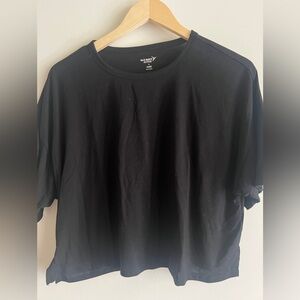 Old Navy Active cropped black shirt size M